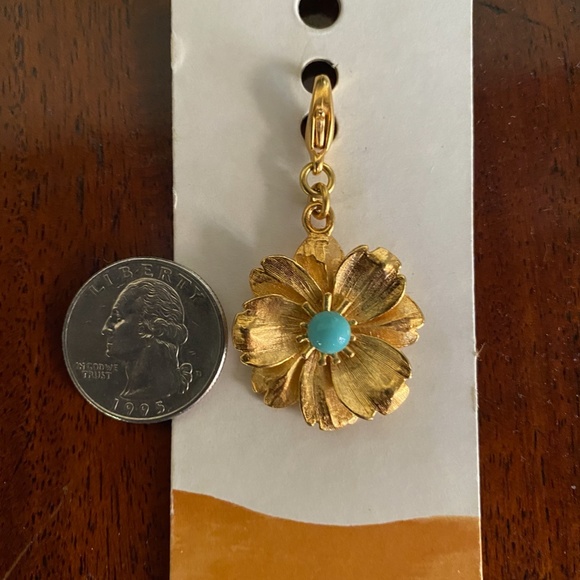 Gold Tone Flower pendant Turquoise center Anthro - Picture 11 of 11
